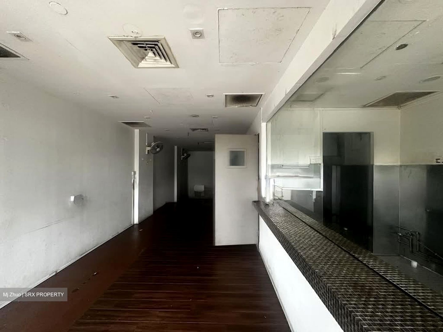 East Village (D16), Retail #578523821
